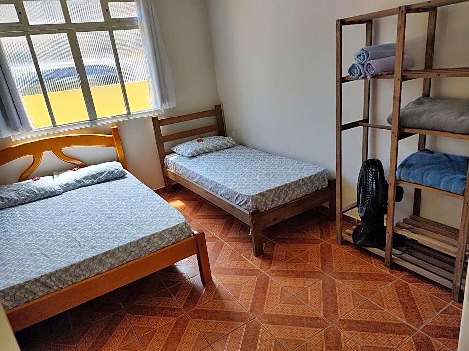 Casa pé na areia com vista especial do pôr do sol.