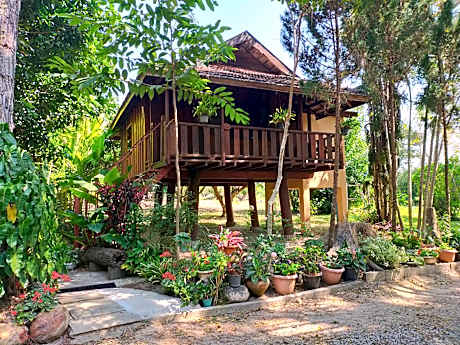 Khoom Kam Kaew