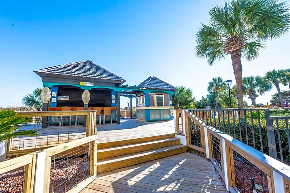 Oceanfront Views, Recently Renovated Kitchen,Pools