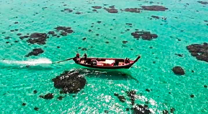 DAYA Beach, Lipe local