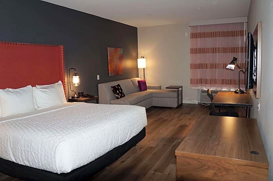 La Quinta Inn & Suites by Wyndham Lewisville