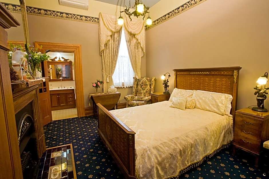 Foto 1 von 4 von Bronze 1 King Bed