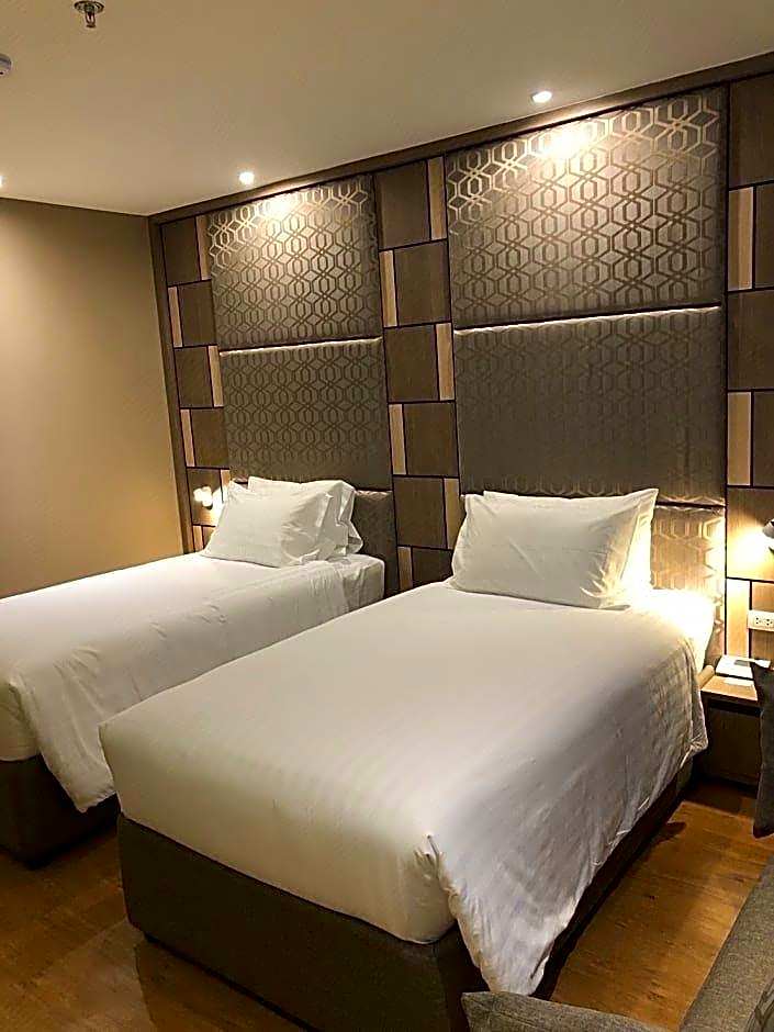 Sri U-Thong Grand Hotel
