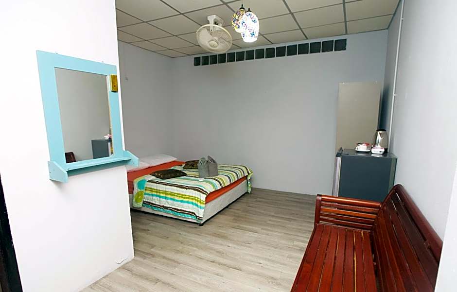 Holiday Phangan - Hostel & Bar