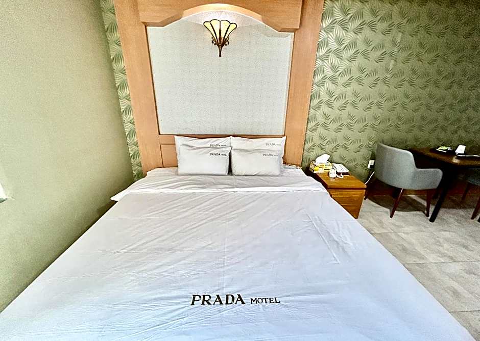 Prada motel