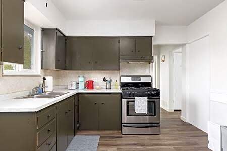 Lovely 2BR Home in Foster Ave