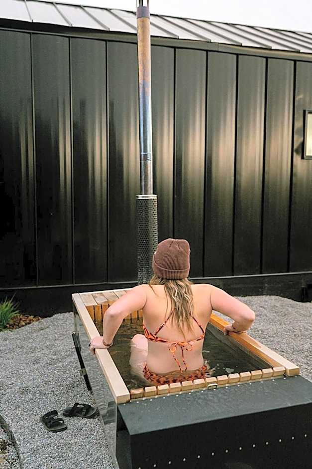 Yellowstone Peaks Hotel