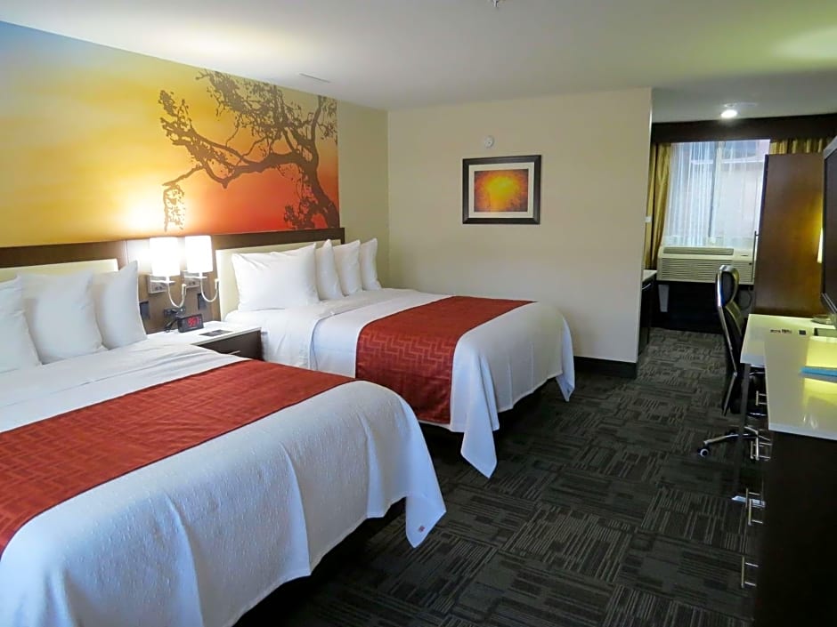 Holiday Inn Brookfield - Milwaukee, an IHG Hotel