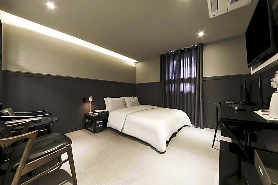 Plum Hotel