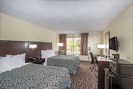 2 Double Beds Pool View Non-Smoking