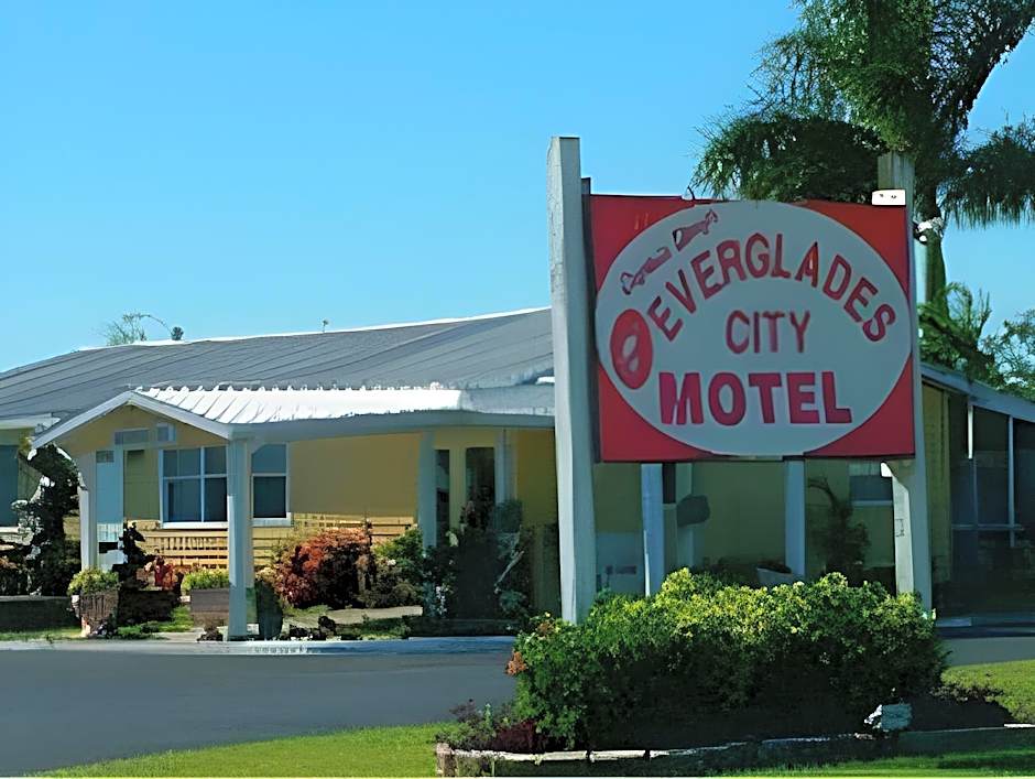 Everglades City Motel - Everglades Adventures Inn