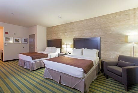 Standard Queen Room with Two Queen Beds and Mobility Accessible Tub