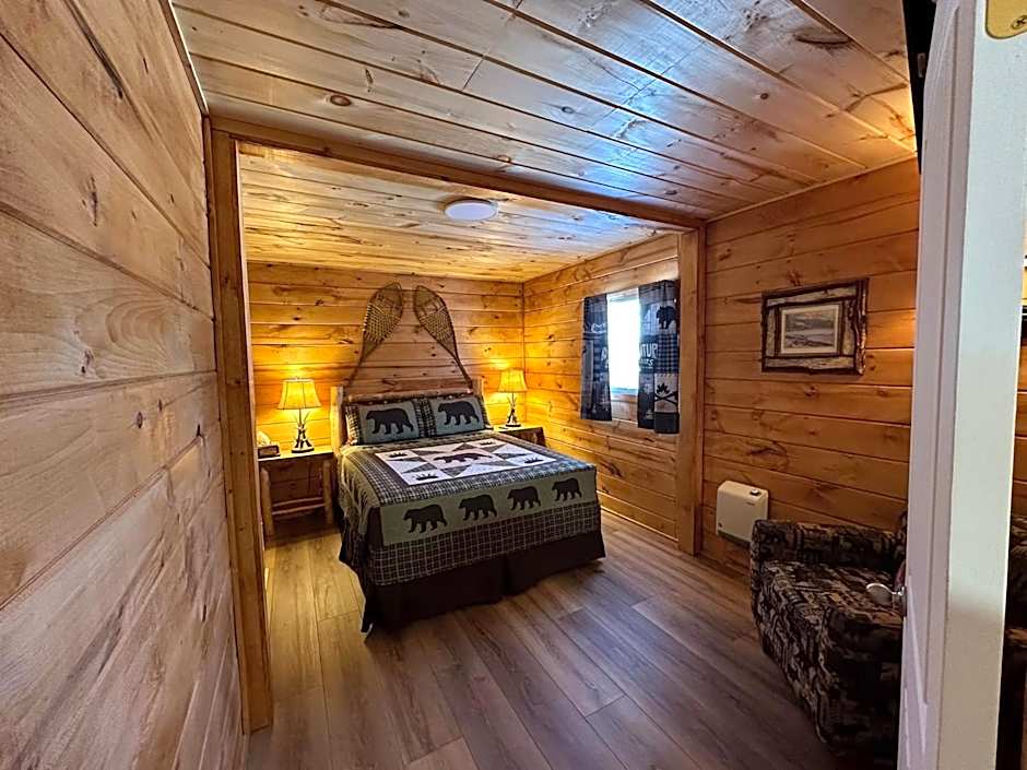 Rowe's Adirondack Cabins of Schroon Lake
