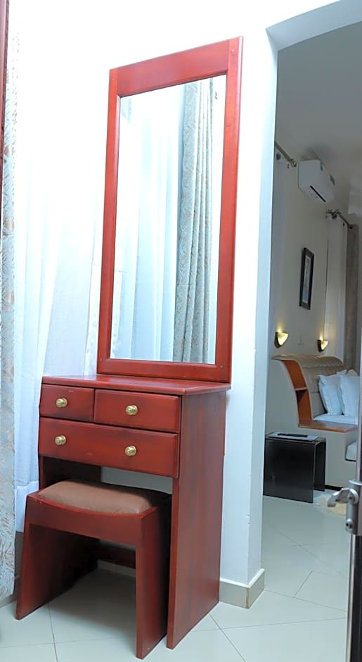 Mowicribs Hotel and Spa