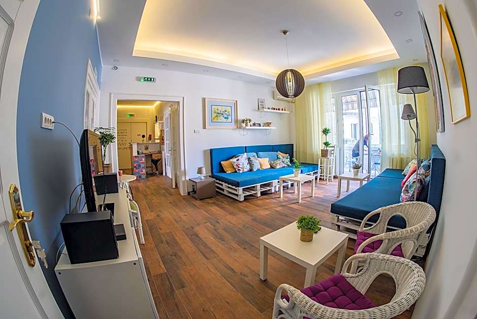 Central 4 Bedroom 154m2 Apartment with terrace
