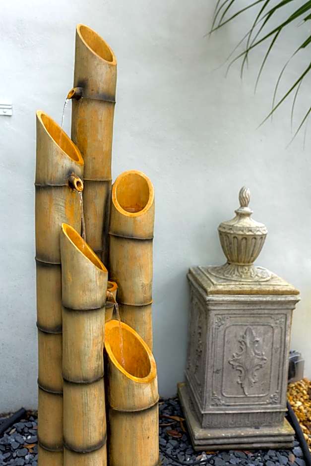 Richard's Motel Studios