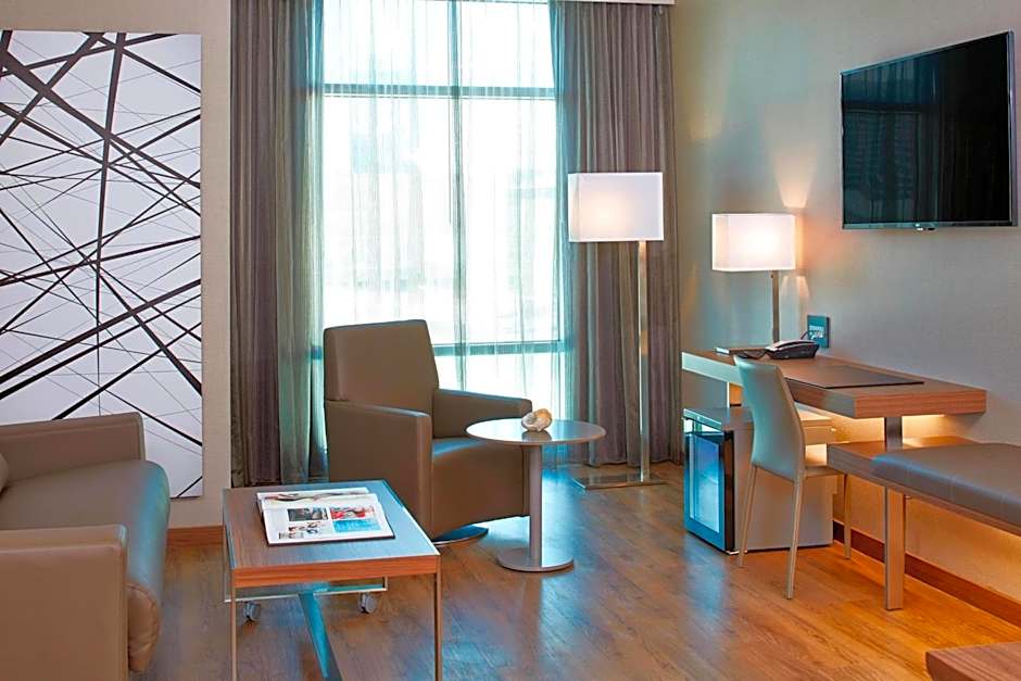 AC Hotel by Marriott Atlanta Buckhead at Phipps Plaza