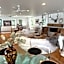 Fire Mountain Inn, Cabins & Treehouses - Bed And Breakfast