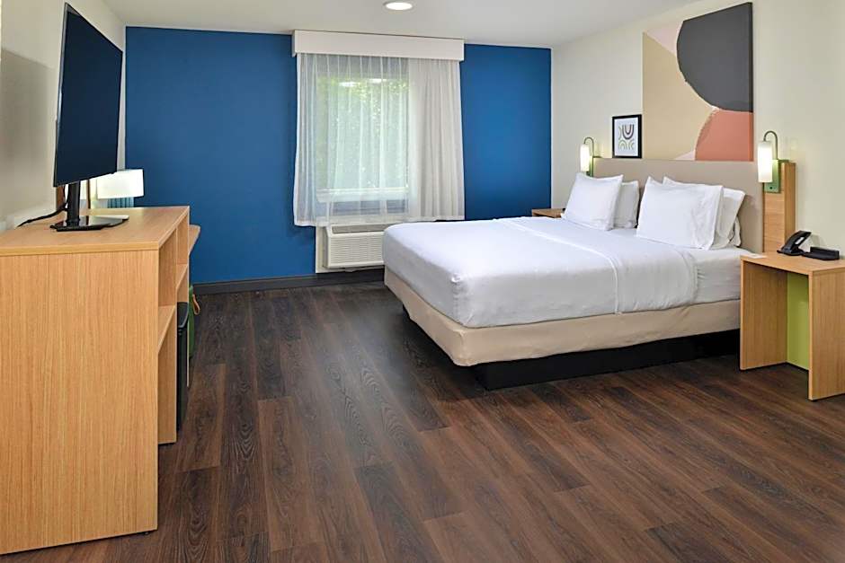 Spark by Hilton Dallas Market Center