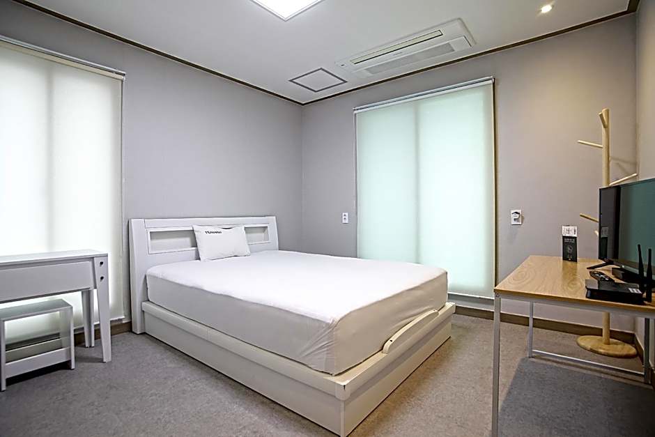 1% HOSTEL