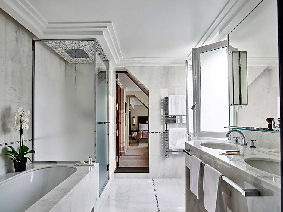 Hotel Plaza Athenee - Dorchester Collection