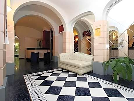 Hotel Amadeus E Teatro