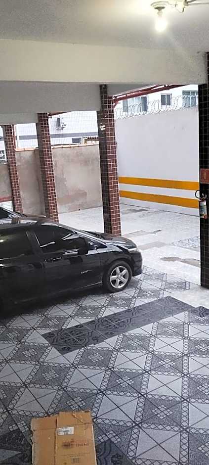 Kitnet Temporada Praia Grande SP - Completa com Wi-fi, garagem rotativa, 1 quadra da praia - no centro comercial Boqueirão