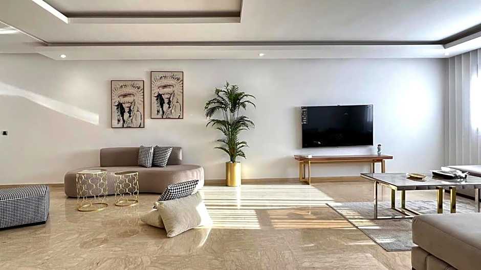 Marvelous Center Spot - 3 Bedrooms