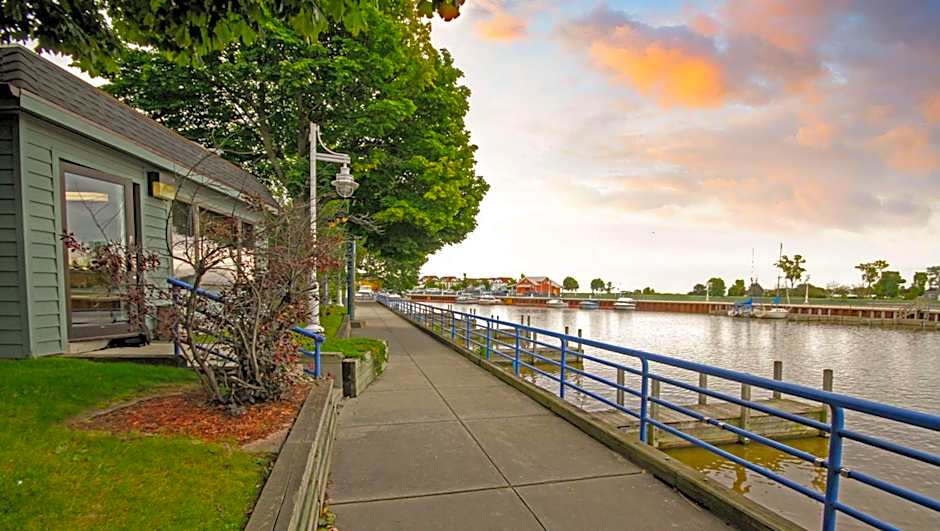 Harbor Winds Hotel