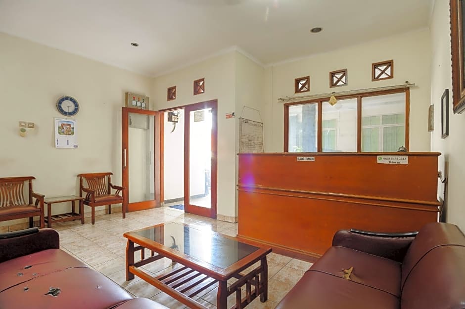 RedDoorz syariah near AEON Mall Tanjung Barat