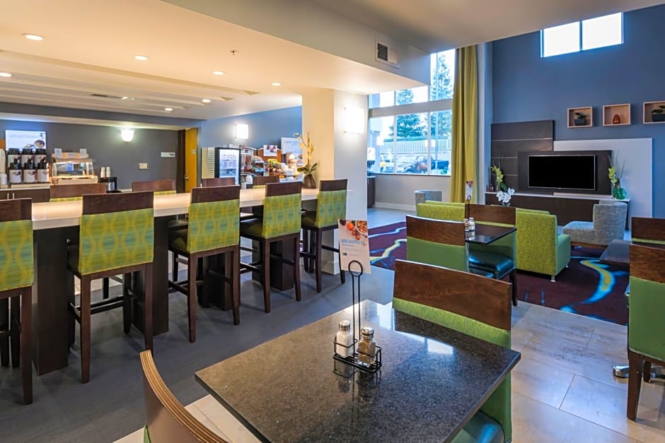 Holiday Inn Express Hotel & Suites Livermore