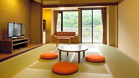 Nostalgic building Japanese-style room non-smoking