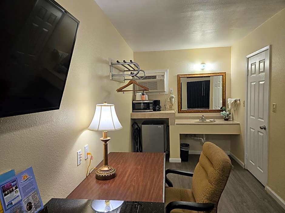 Rodeway Inn & Suites