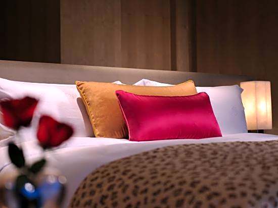 V Hotel