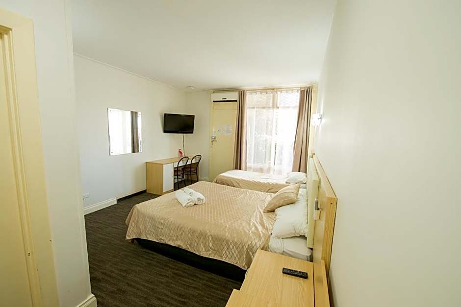 Jacksons Motor Inn