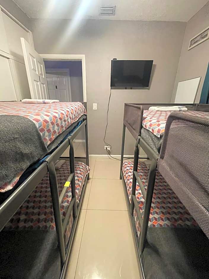 Miami Vibes "Hostel-Like" Shared Room