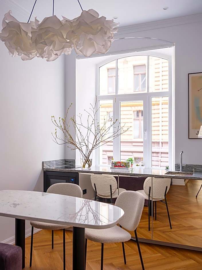 MIRO Rooms Skolas - quiet chic, free parking, self check-in