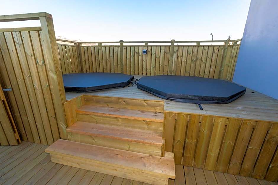 Akureyri Lux Apartments with hot tub access