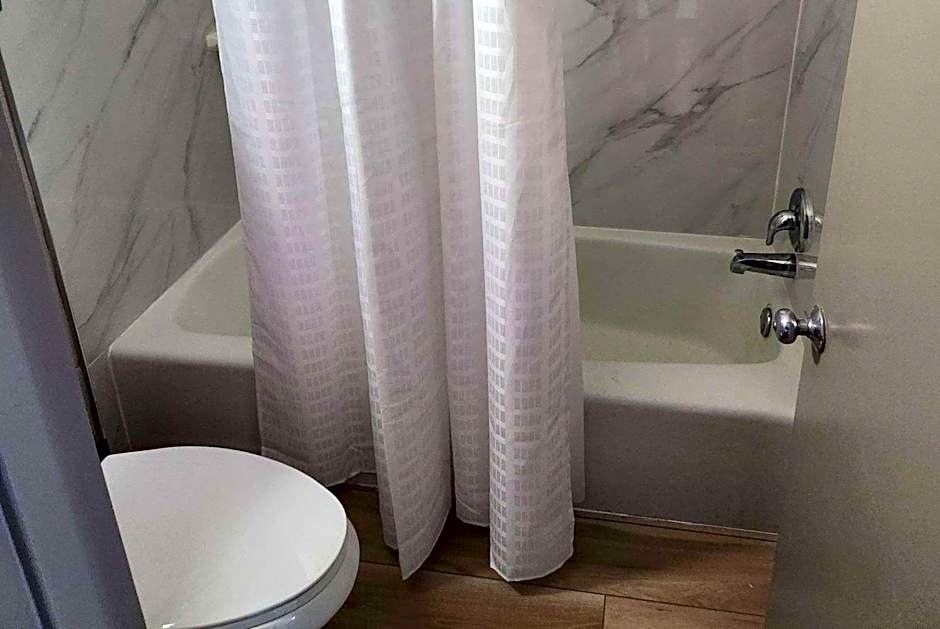 Days Inn & Suites by Wyndham Fort Pierce Midtown