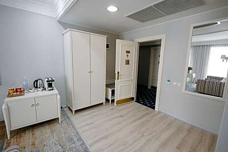 Suite with Breakfast