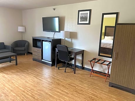King Room - Disability Access - Non-Smoking