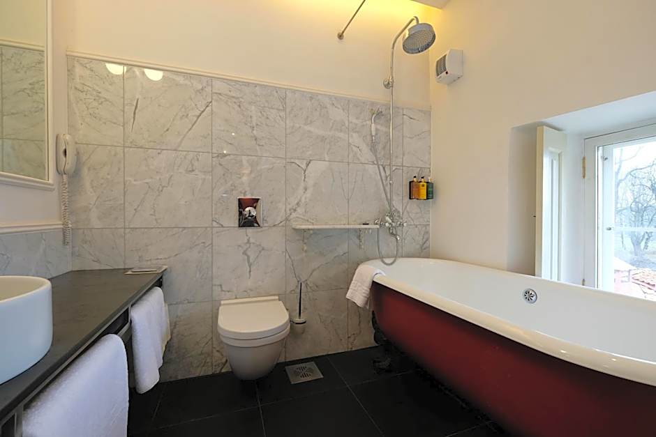 The Three Sisters Hotel