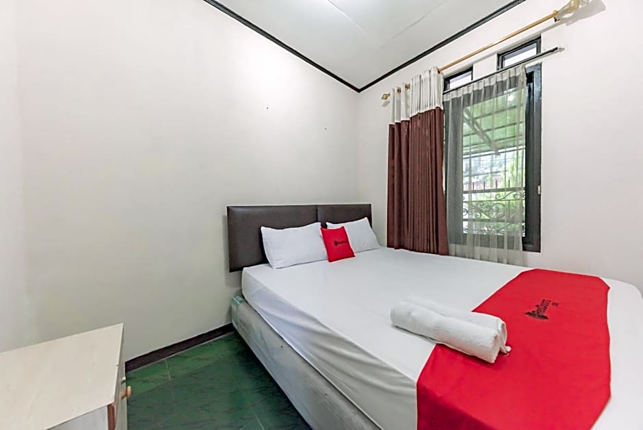 RedDoorz near Cikole Lembang