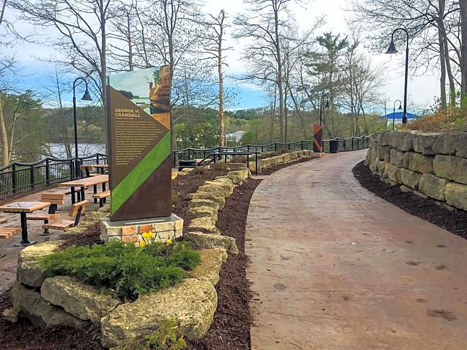 Avid Hotels Lake Delton Dells Area By IHG