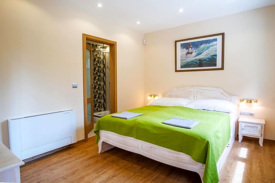 Kiss-Henézi Guest House