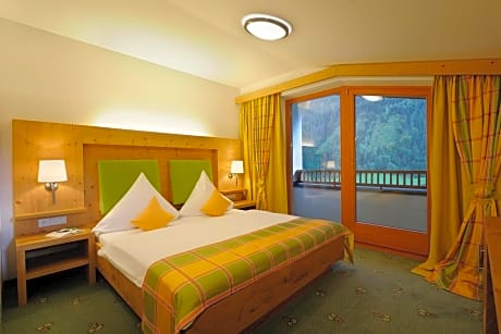 One-Bedroom Suite with Balcony