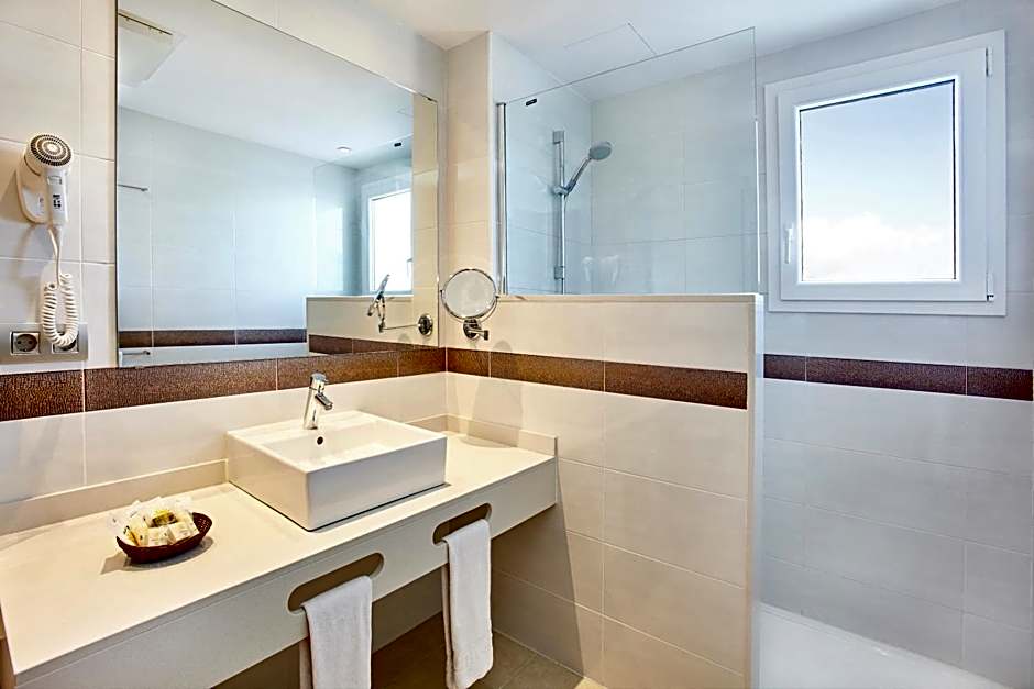 Universal Hotel Marqu