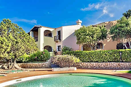 Residence con piscina a Liscia di Vacca, 350 mt dal mare, 3 km da Porto Cervo