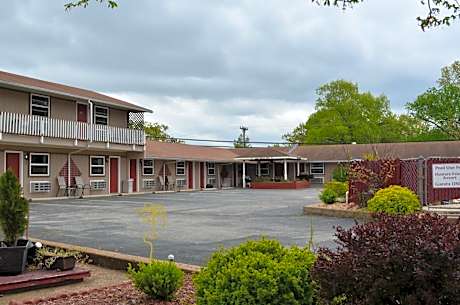 Hunter's Friend Resort on Indian Point