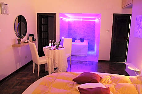 Superior Double Room with Hot Tub and Balcony